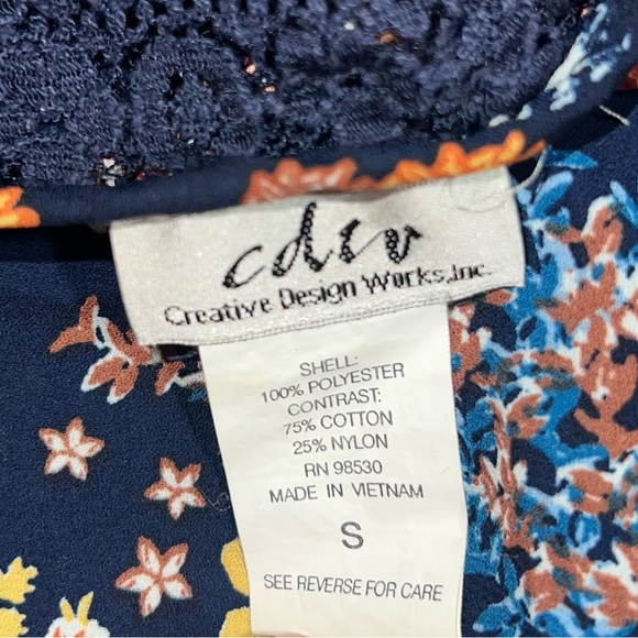 Sleeveless Waterfall Hem Floral Butterfly Trapeze Top w/ Back Lace Detail, Small - Picture 12 of 15